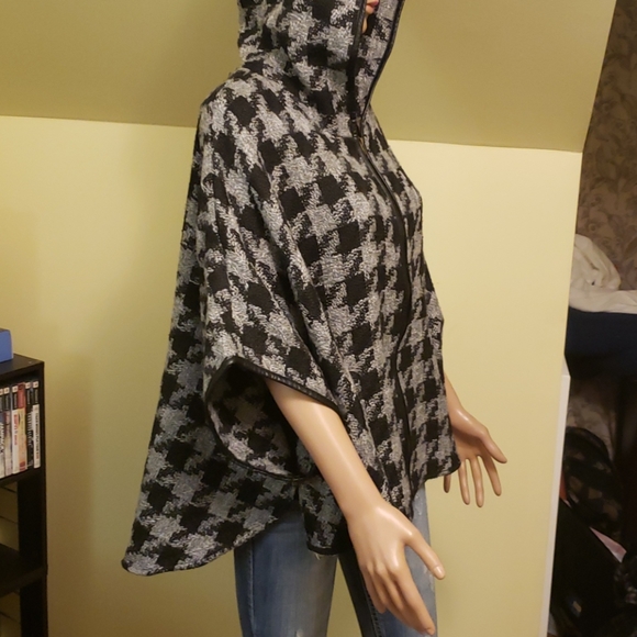 Sweater - Picture 3 of 8